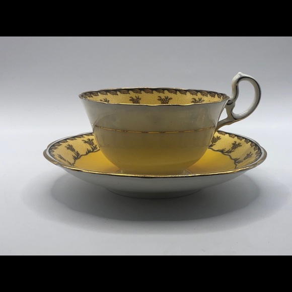 Aynsley B3679 Bone China Teacup and Saucer - Picture 5 of 8